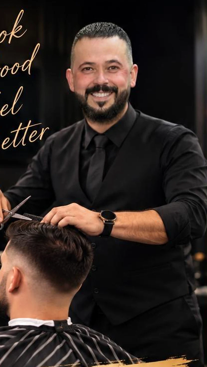 Barbier van The Gentleman Barber aan het werk